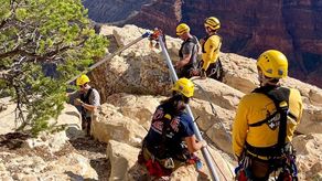 El Servicio de Parques Nacionales y la oficina del médico forense del Condado Coconino investigan el incidente.