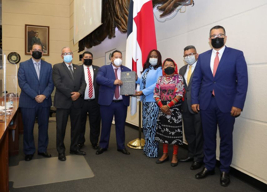 La iniciativa fue aprobada con 43 votos a favor