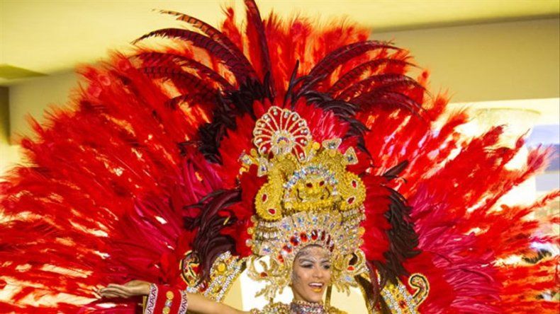 Grabación especial en traje de fantasía del Miss Universo