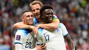 Foden (20), Kane (centro) y Saka (17) brillaron por Inglaterra ante Senegal.