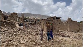 Tareas de rescate en Afganistán tras sismo que dejó al menos un millar de muertos