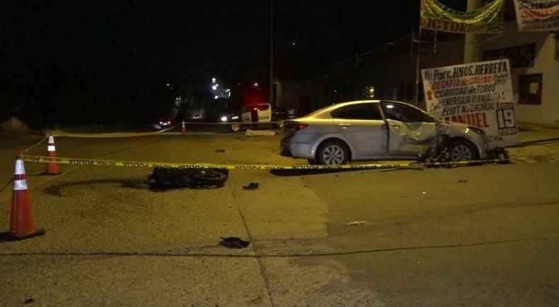 Fallece unidad de la Policía Nacional al chocar su moto contra un vehículo sedán en La Chorrera