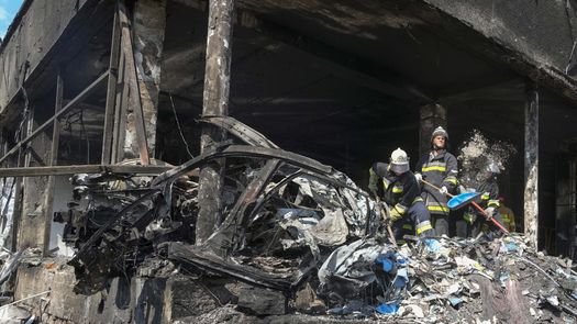 El gobernador de Vinnytsia Serhiy dijo que solamente 10 personas estaban de las casi dos decenas de personas muertas habían sido identificadas hasta ahora.