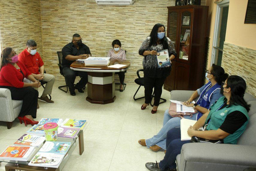 Autoridades de salud y educación se reúnen para coordinar reapertura de 37 centros educativos en Colón.