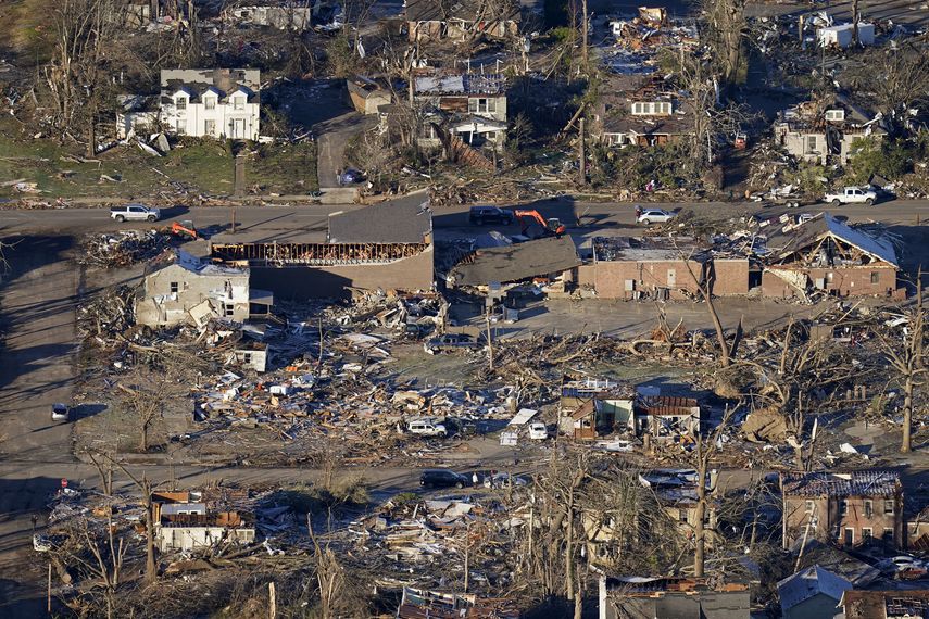 El tornado tocó tierra por más de 320 kilómetros (200 millas) en el estado.