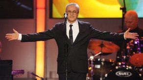 Estrellas honran a Veloso como Persona del Año