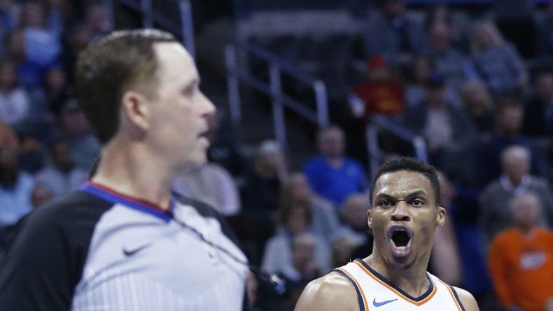 Westbrook y Anthony ayudan en triunfo del Thunder