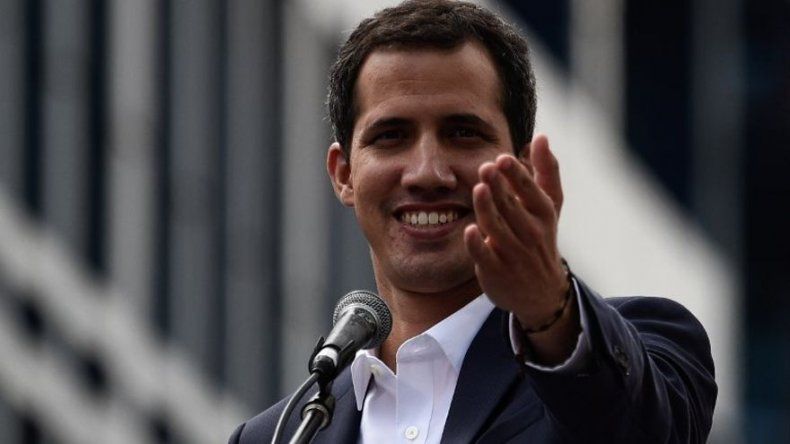 Guaidó cumple dos meses de proclamación sin lograr quebrar apoyo militar a Maduro