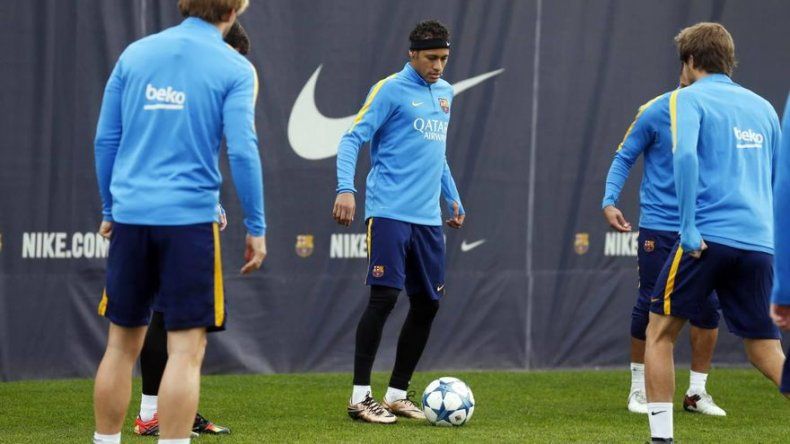 Neymar entrena para semifinal de Mundial de Clubes