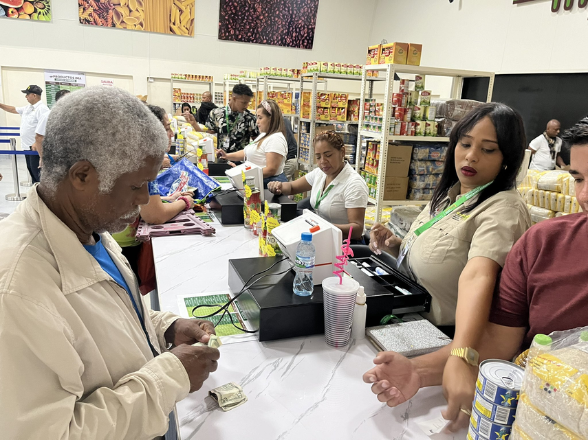 Venta en la tienda del pueblo de Pan de Azúcar.