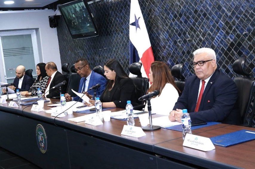 Comisión de Gobierno durante el debate del proyecto de ley de extinción de dominio.