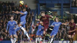 Chelsea pide perdón al árbitro Clattenburg por la polémica de insultos