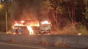 Incendio de bus con migrantes