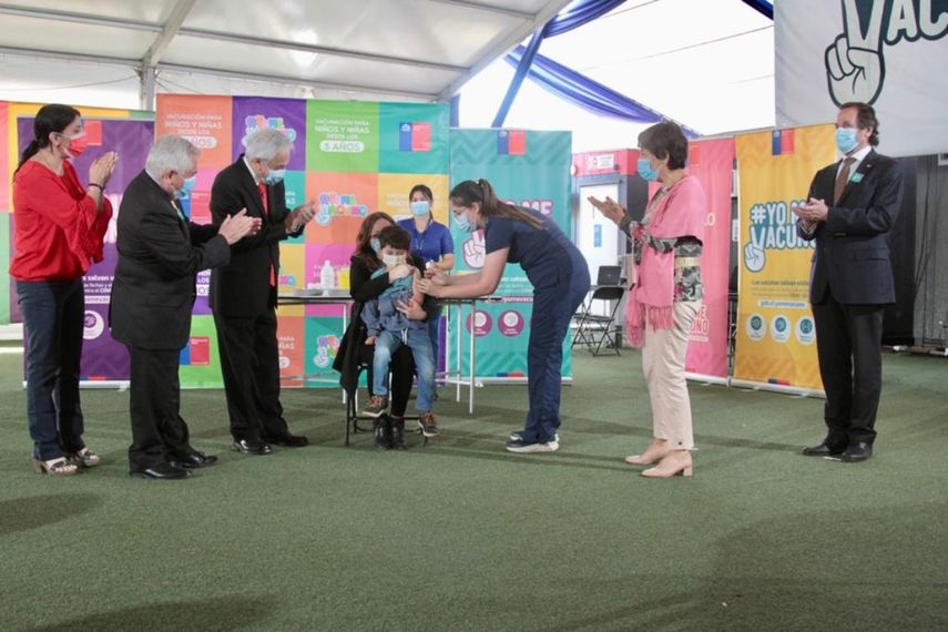 Hasta ahora se vacunaba en Chile a menores desde los seis años.