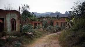 Desplazados por desastre minero en Brasil aún esperan por reconstrucción