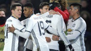 Man United cae ante Hull pero avanza a final de Copa de Liga