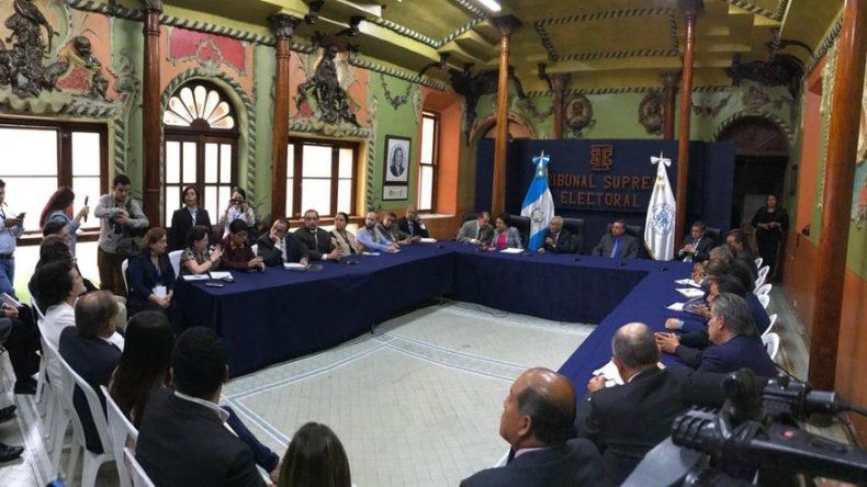 Ente electoral de Guatemala suspende revisión de actas de comicios generales