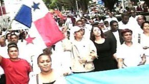 Decenas de colonenses participan de la marcha blanca en Colón