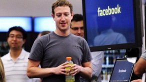 Facebook remuneró a Mark Zuckerberg con USD 1