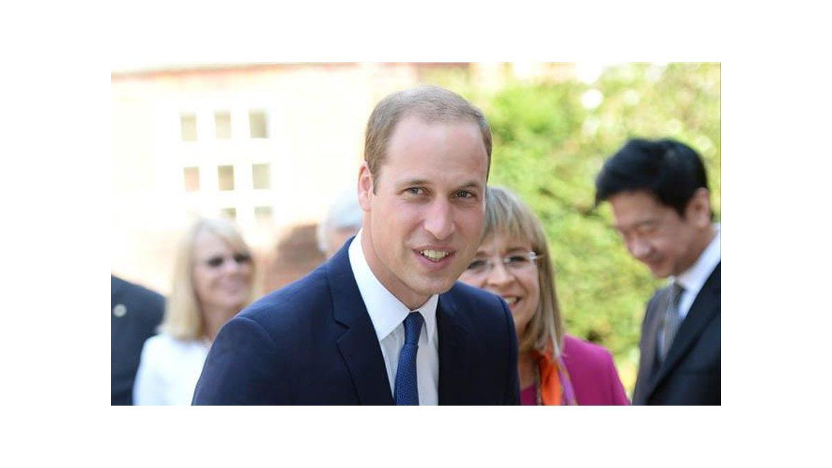 El príncipe Guillermo vuelve al trabajo dos semanas después de haber