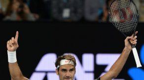 Federer gana a Wawrinka y espera a Nadal en la final de Australia
