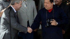 Chávez reaparece al recibir a viceprimer ministro de Belarús