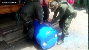 Cocaína adherida a bidones con destino a Panamá decomisada en Colombia