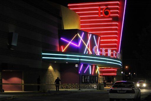 Tiroteo en cine de Colorado consterna a la industria del cine