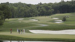 Acusan a un hombre por dañar campo golf de Trump