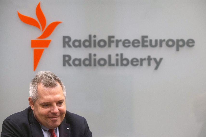 La emisora de fondos estadounidenses Radio Free Europe/Radio Liberty anunció el domingo que suspendía sus operaciones en Rusia.