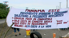 Protesta y cierre de calle en el puente sobre el río Pacora; no están conformes con las medidas de austeridad.