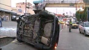 Persecución policial termina con un vuelco y un herido