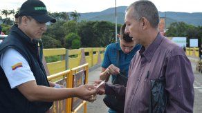 Colombia pide tarjeta movilidad a venezolanos asentados en frontera