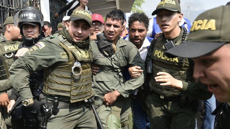 Unos 120 miembros de Fuerzas Armadas de Venezuela han desertado en Colombia