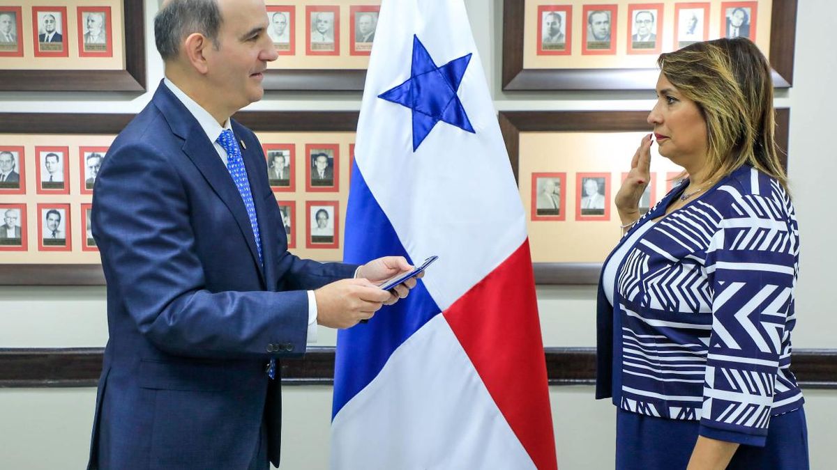 Renuncia directora de la Lotería Nacional
