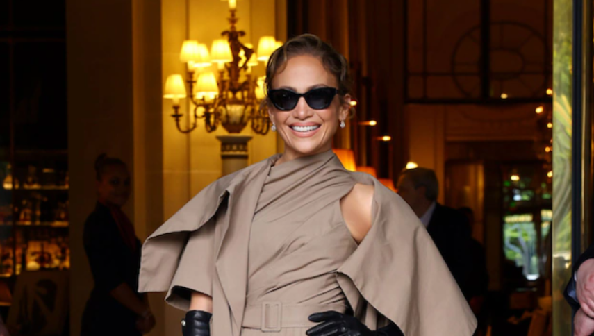 Jlo deja sin palabras con este look en la alta costura en París