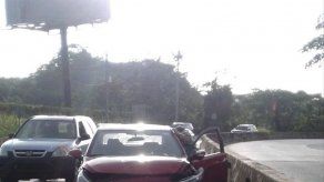 Conductor colisiona en Vía Centenario Conductor colisiona en Vía Centenario