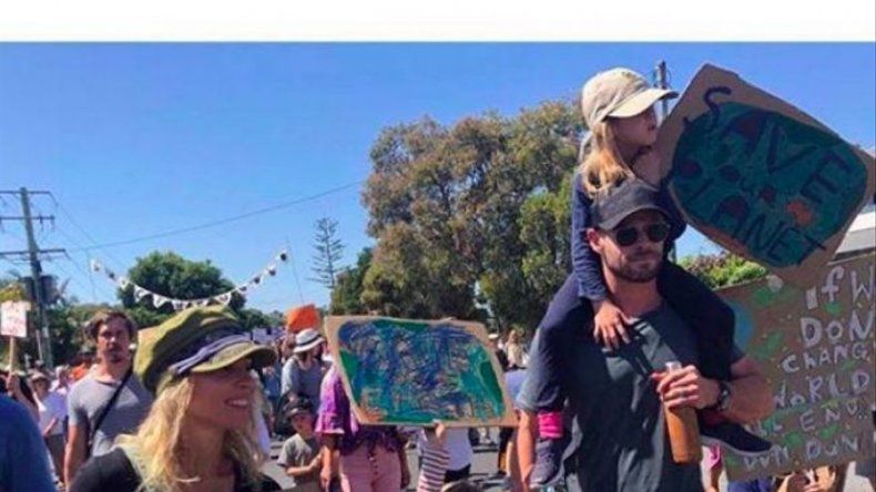 Elsa Pataky y Chris Hemsworth se llevan a sus hijos a una manifestación para salvar el planeta