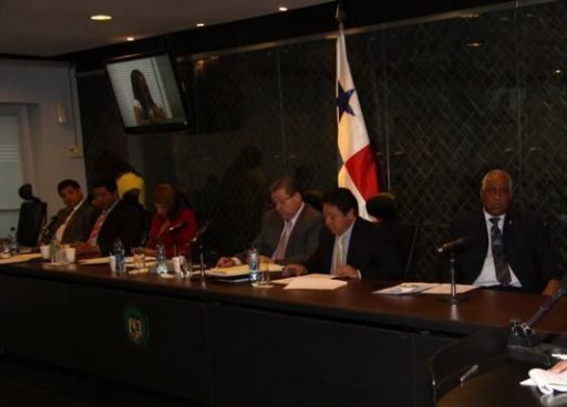 En medio de reclamos empezó 1er debate del proyecto de reformas
