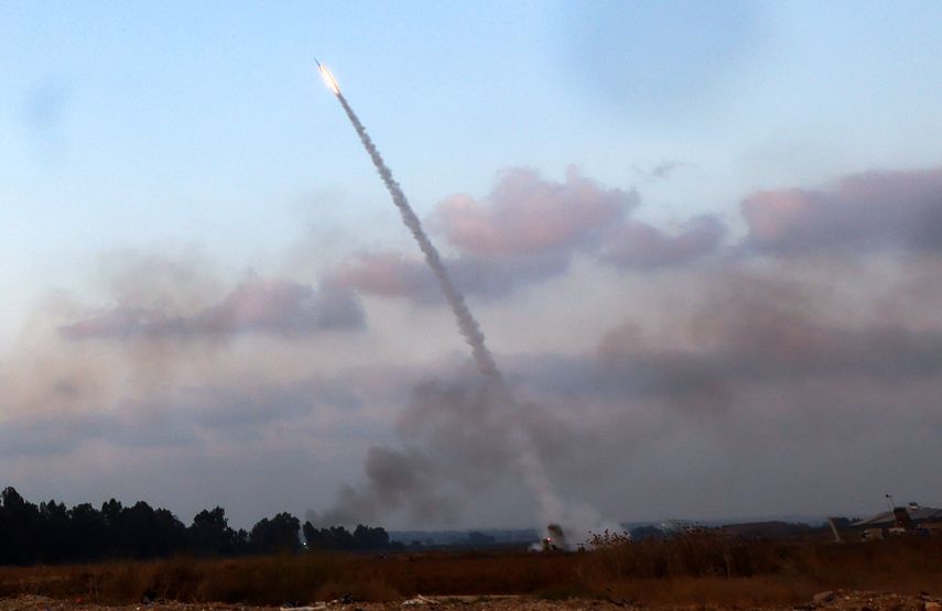 El ejército reportó que hubo una alarma contra bombardeos en una zona al norte de Tel Aviv.