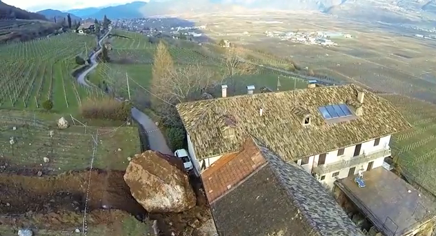 Asombroso desprendimiento de rocas destruye finca en Italia
