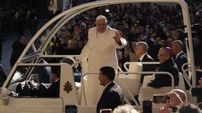 El domingo al papa Francisco le otorgaron la ciudadanía honoraria de Asti y encabezó una misa en la catedral de la ciudad. El domingo al papa Francisco le otorgaron la ciudadanía honoraria de Asti y encabezó una misa en la catedral de la ciudad.