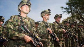 Juez envía a la cárcel a 14 soldados colombianos por revender coca incautada