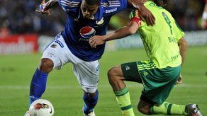 Román Torres evoluciona bien de su leve lesión en la rodilla