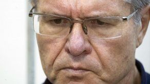 Exministro ruso juzgado por soborno culpa a aliado de Putin