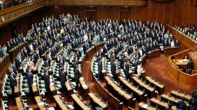 Japón aprueba polémicas leyes que pondrán fin a 70 años de pacifismo