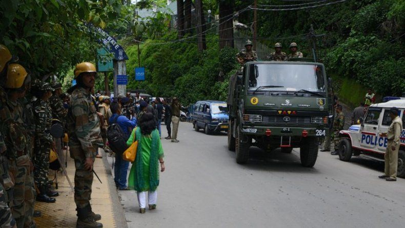 Los turistas huyen de Darjeeling en India por miedo a la violencia