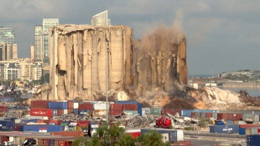Se derrumba otra parte de los silos del puerto de Beirut