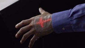 Investigadores japoneses crean una pantalla LED que puede adherirse a la piel