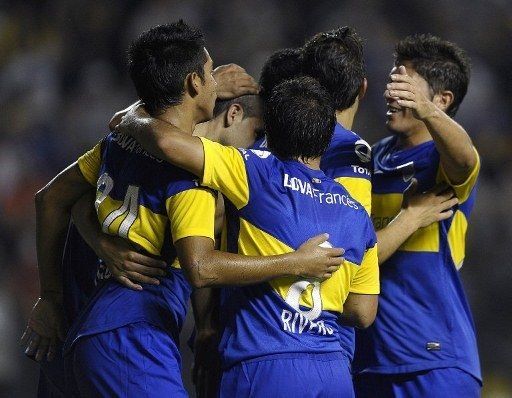 Dos muertos en tiroteo entre hinchas del argentino Boca Juniors